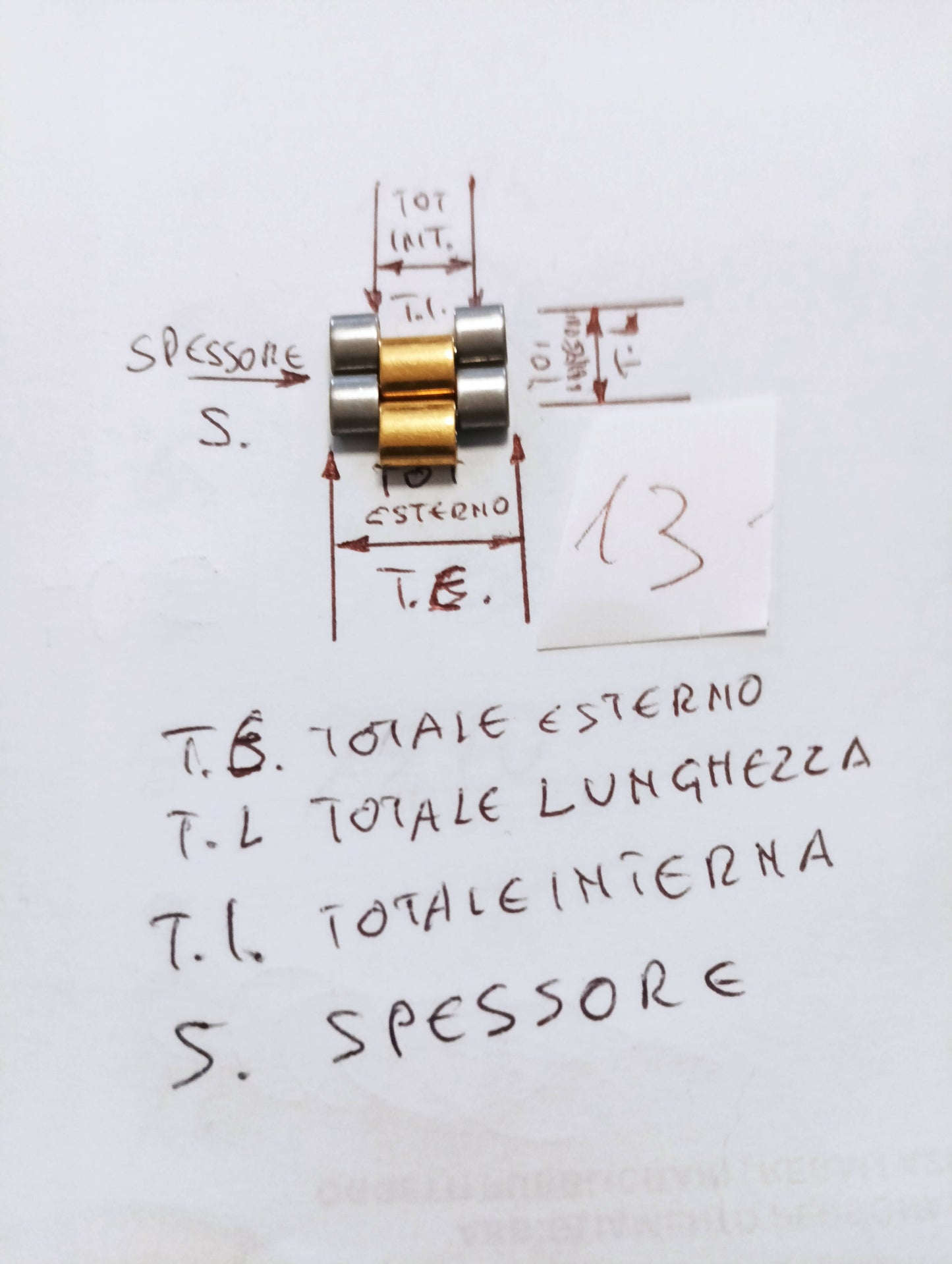 Doppia maglia aggiuntiva per bracciale color acciaio e oro delle dimensioni di: 15,42 mm larghezza totale esterna, 6,3mm. Interna, spessore 3m.m. lunghezza segmento 5,57 m.m.