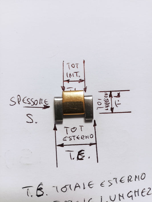 Maglia aggiuntiva per bracciale color acciaio e oro delle dimensioni di: 15,86 m.m.totale esterna, interna 9,80 spessore 2,3 , lunghezza segmento 11,13m.m.