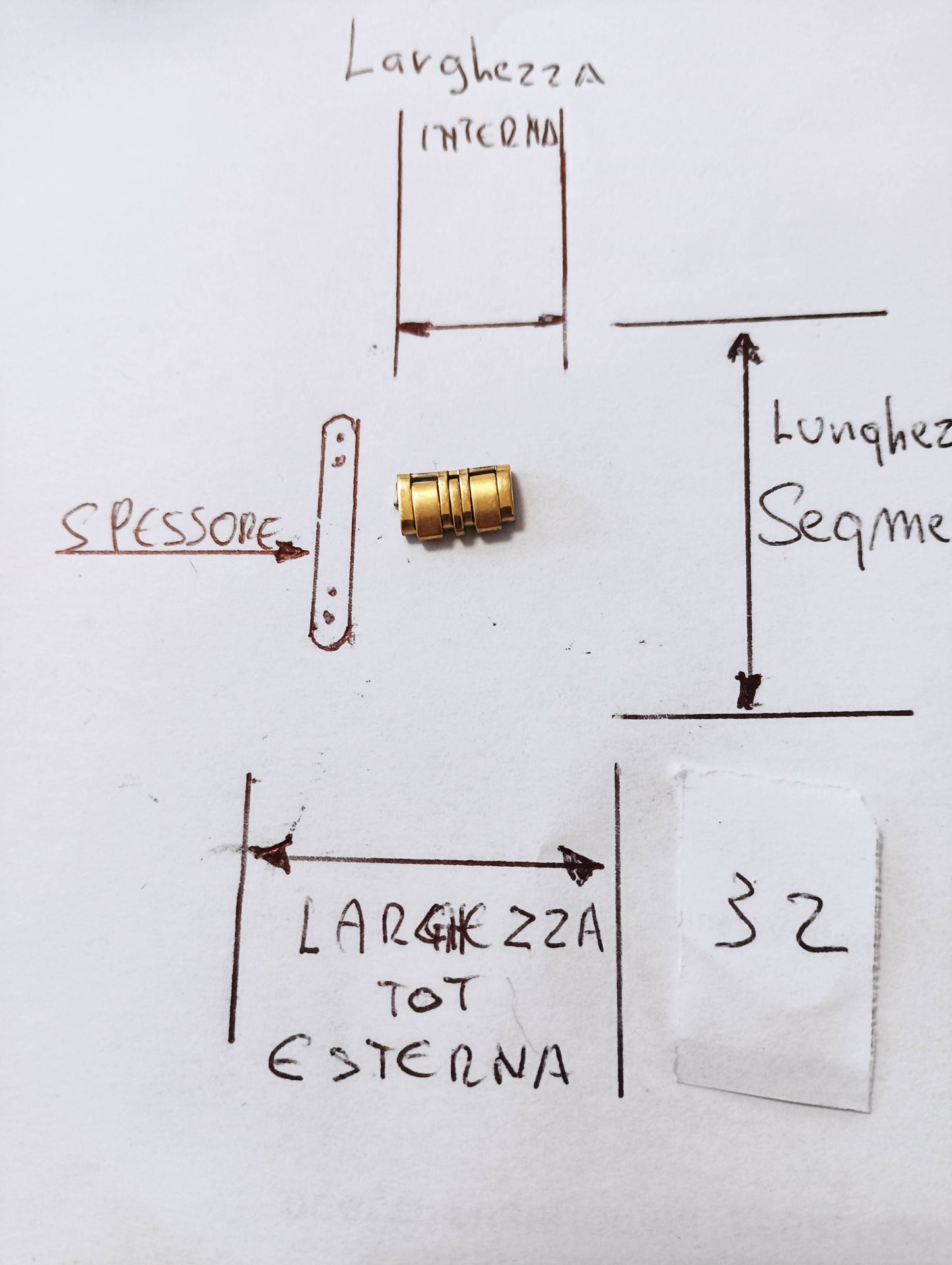 Maglia aggiuntiva per bracciale color oro delle dimensioni di massima 10,34 m.m minima 7,25 m.m. spessore 2,27 m.m. lunghezza segmento 5,46 m.m..