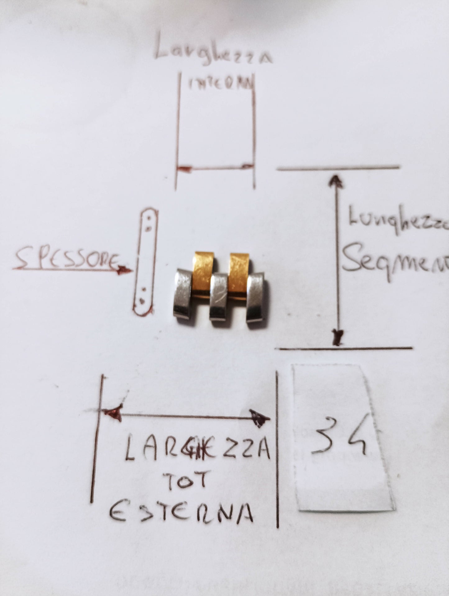 Maglia aggiuntiva per bracciale colorisioni di larghezza massima 16 m.m. minima 10 m.m. spessore 3,22 m.m. lunghezza segmento 9,14.