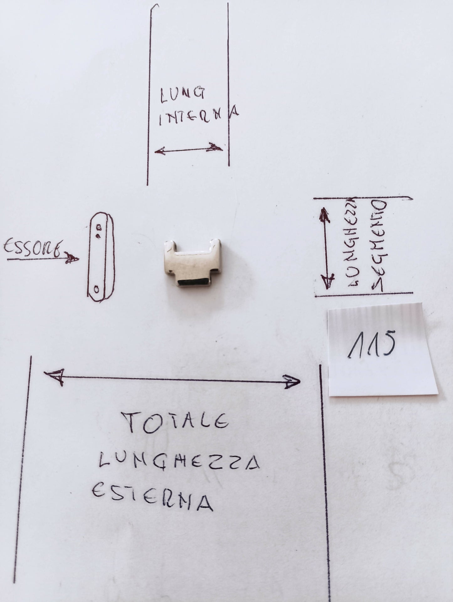 Maglia aggiuntiva per bracciale color acciaio cromato,dalle dimensioni di 12m.m. larghezza esterna e 7,3 m.m. larghezza interna, spessore 2,6 m.m lunghezza segmento 10,3 m.m.