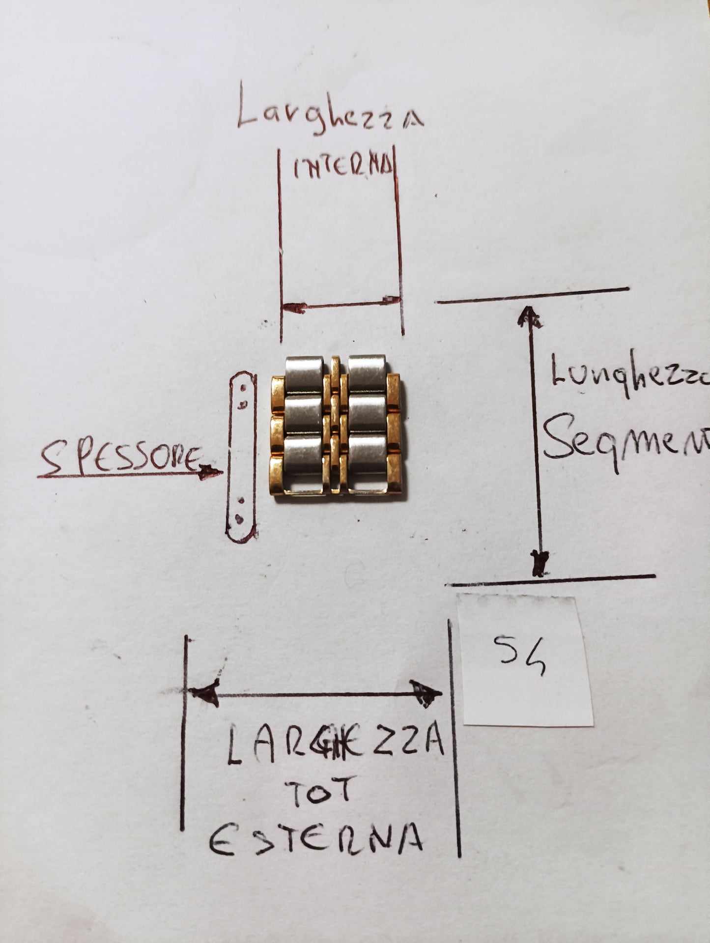 Maglia aggiuntiva per bracciale color acciaio e oro delle dimensioni di 16,0.m.m esterna totale interna 12,28 m.m. spessore 2,20 m.m. lunghezza segmento 4,84 m.m.