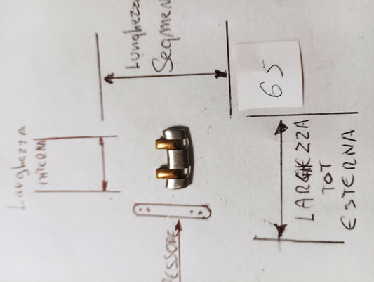 Maglia aggiuntiva per bracciale color acciaio e oro delle dimensioni di 15,96 m.m. di larghezza massima e di minima 9,9 m.m. spessore 2,34 m.m. larghezza Segmento 6,54 m.m.