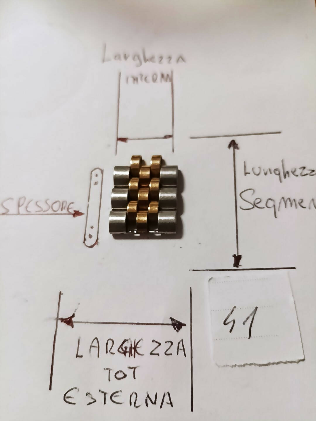 Maglia aggiuntiva per bracciale color acciaio e oro delle dimensioni di 16,40 m.m. dì larghezza totale massima,e di 7,66 m.m. larghezza interna, spessore 3,34 m.m. lunghezza segmento 6 m.m.