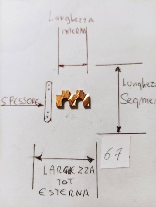 Maglia aggiuntiva per bracciale color oro delle dimensioni di 16,57 m.m. di larghezza massima e di minima 10,55 m.m. spessore 2,41 m.m. larghezza Segmento 2,82 m.m.