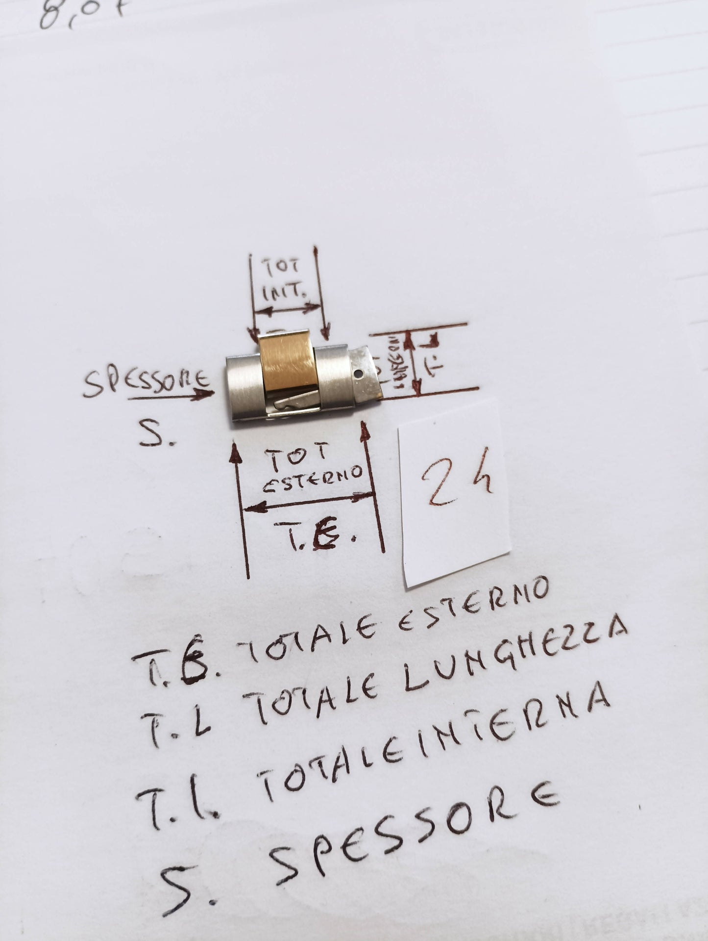 Maglia aggiuntiva per bracciale color acciaio e oro delle dimensioni massima esterna di 15,83 m.m. interna 6,84 m.m. spessore 2,15 lunghezza segmento 8,95.