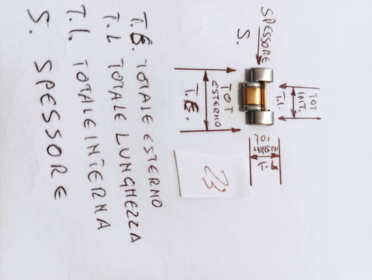 Maglia aggiuntiva per bracciale color acciaio e oro delle dimensioni di 15,99 m.m. esterna, 8,04 m.m interna spessore 2,5m.m lunghezza segmento 6,75.