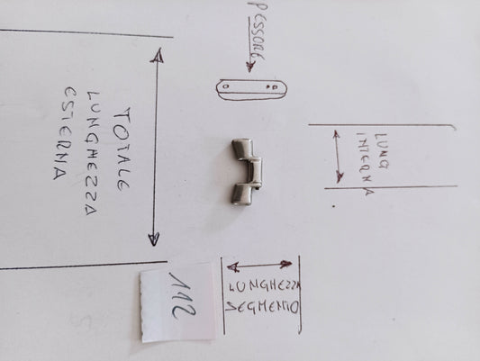Maglia aggiuntiva per bracciale color acciaio, dalle dimensioni di 17,89 m.m. larghezza esterna e larghezza interna 8,82 m.m. spessore 3,15 m.m. lunghezza segmento 9 m.m.