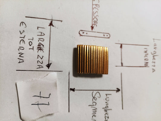 Maglia aggiuntiva per bracciale elastico colore oro dimensioni di larghezza massima 17,20 m.m. spessore 4,25 m.m. larghezza Segmento 3,98 m.m. con 5 pezzi.