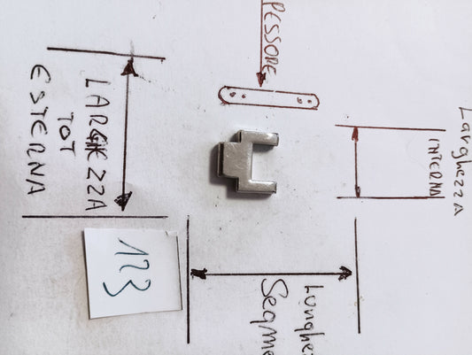 Maglia aggiuntiva per bracciale color acciaio inox delle dimensioni di 12,2 m.m. larghezza esterna 7,05 m.m. larghezza interna, spessore 3,21 m.m. lunghezza segmento 12,7 m.m.