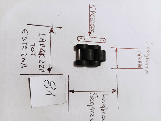 Maglia aggiuntiva per bracciale color nero di materiale sintetico con le dimensioni di 14 m.m. di larghezza esterna e di 7,43 di interna spessore 4,4 m.m. larghezza Segmento 8,44 m.m.