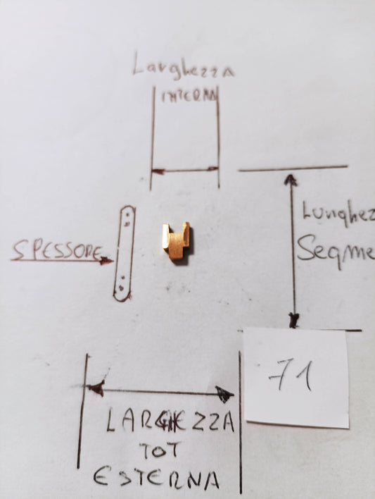 Maglia aggiuntiva per bracciale color oro delle dimensioni di 5,69 m.m. di massima e 2,86 m.m.di minima spessore 2,20 m.m. larghezza Segmento 5,61 m.m.