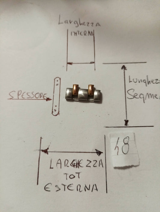 Maglia aggiuntiva per bracciale color acciaio e oro delle dimensioni di 17,78 m.m. tot esterna interna 10,58 m.m. spessore 2,93m.m. lunghezza segmento 5,98 m.m.