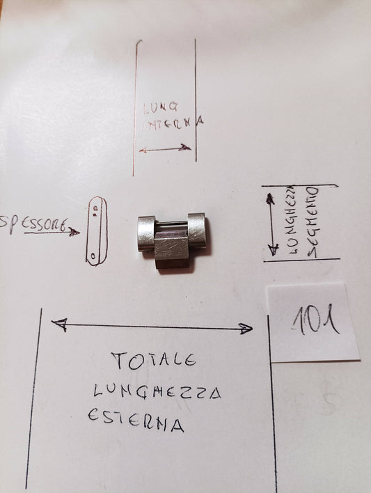 Maglia aggiuntiva per bracciale color acciaio dalle dimensioni di 18,10 m.m. di larghezza massima e di larghezza minima 8,88 m.m. spessore 3,55 m.m. lunghezza 15,11 m.m.