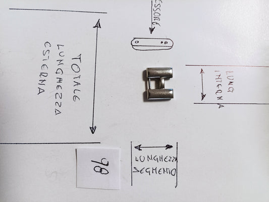 Maglia aggiuntiva per bracciale color acciaio e oro delle dimensioni di larghezza esterna 14,57 m.m. e larghezza minima 5 m.m. spessore 3,69 m.m. lunghezza segmento 12 m.m.